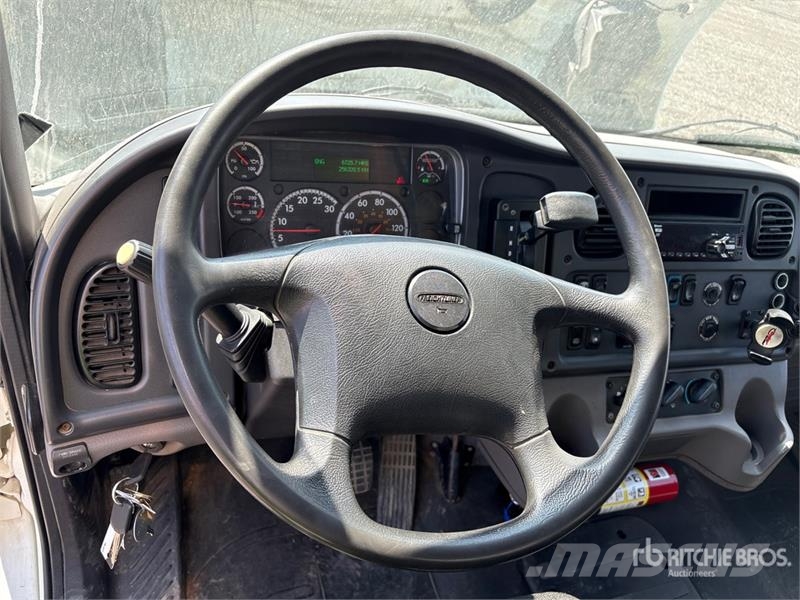 Freightliner M2106 4x2 Van Truck Camiones caja cerrada