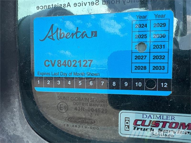 Freightliner M2106 4x2 Van Truck Camiones caja cerrada