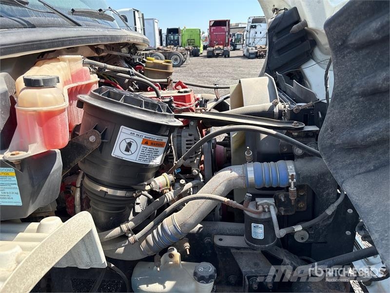 Freightliner M2106 4x2 Van Truck Camiones caja cerrada