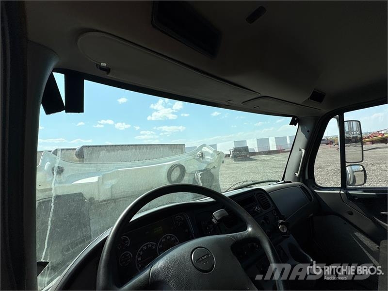 Freightliner M2106 4x2 Van Truck Camiones caja cerrada