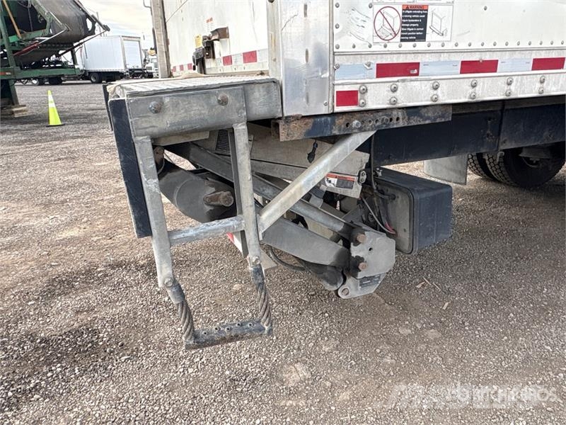 Freightliner M2106 4x2 Freight Van Truck Sanduk kamioni
