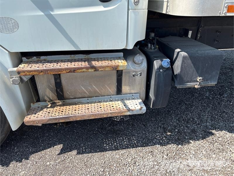 Freightliner M2106 4x2 Van Truck Camiones caja cerrada