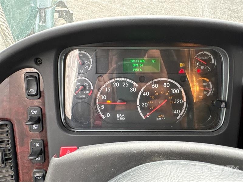 Freightliner M2106 4x2 Freight Van Truck Sanduk kamioni