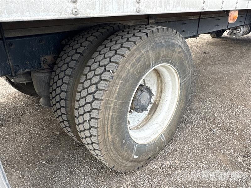 Freightliner M2106 4x2 Freight Van Truck Sanduk kamioni