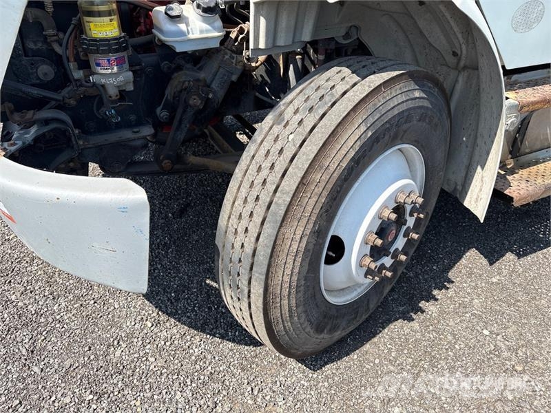 Freightliner M2106 4x2 Van Truck Camiones caja cerrada