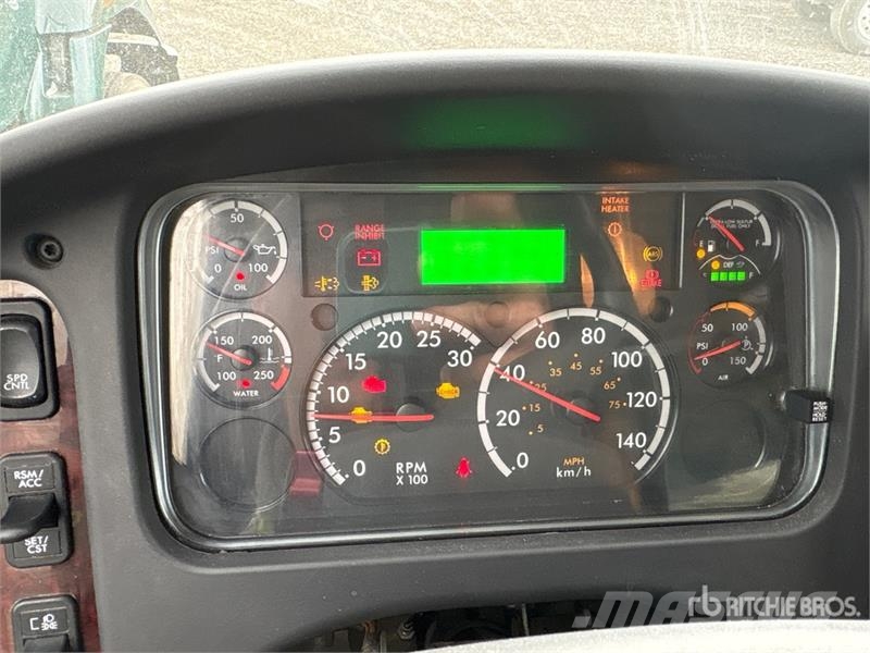 Freightliner M2106 4x2 Freight Van Truck Sanduk kamioni