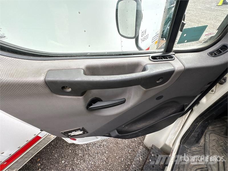 Freightliner M2106 4x2 Freight Van Truck Sanduk kamioni