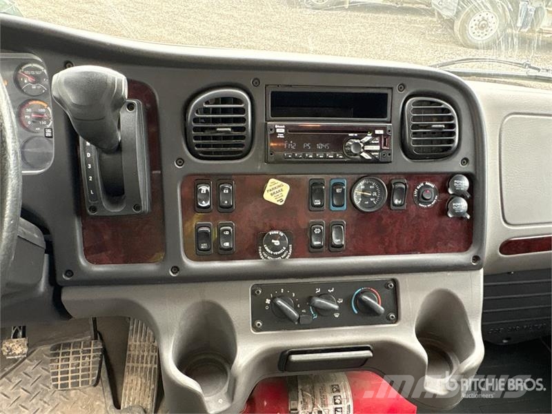 Freightliner M2106 4x2 Freight Van Truck Sanduk kamioni
