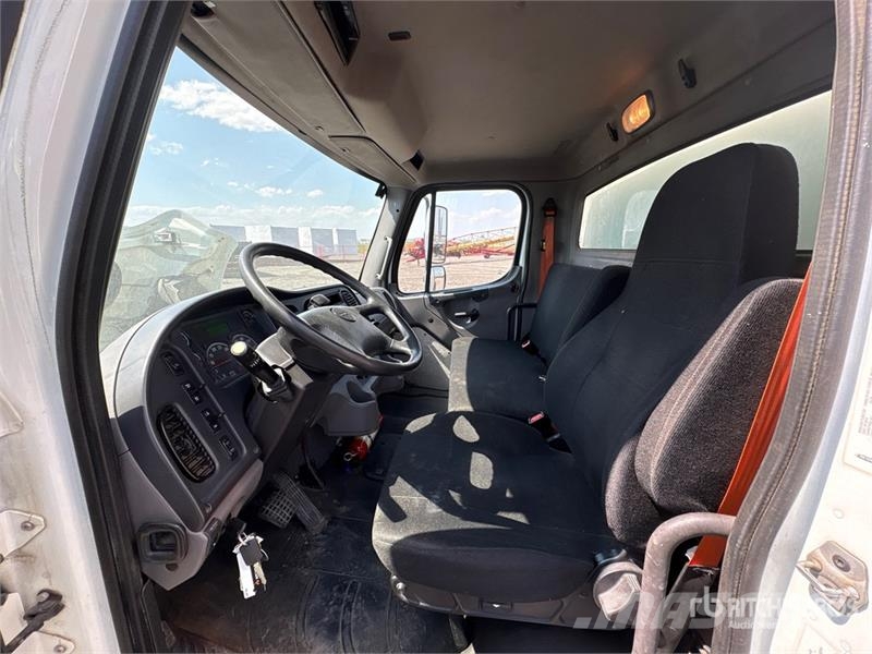 Freightliner M2106 4x2 Van Truck Camiones caja cerrada