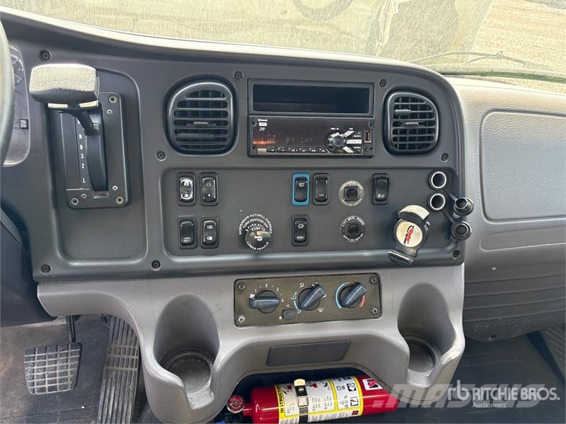 Freightliner M2106 4x2 Van Truck Camiones caja cerrada