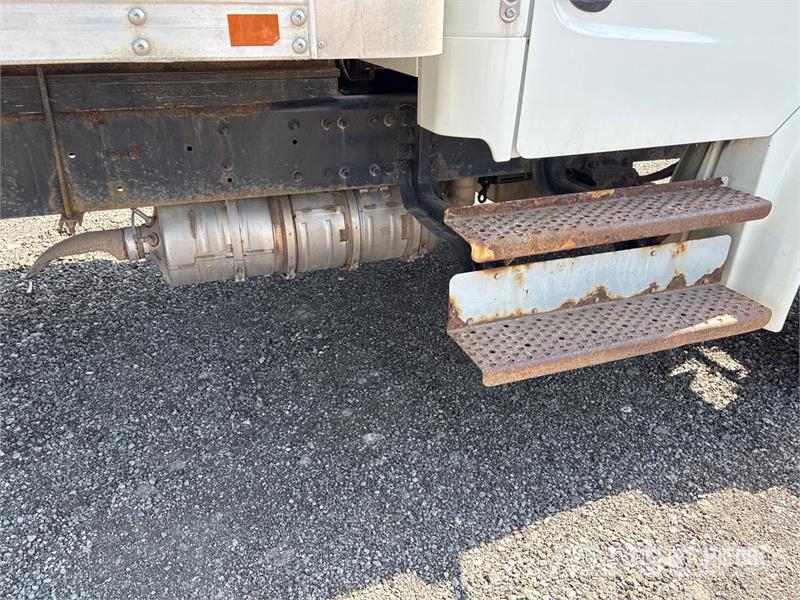 Freightliner M2106 4x2 Van Truck Camiones caja cerrada