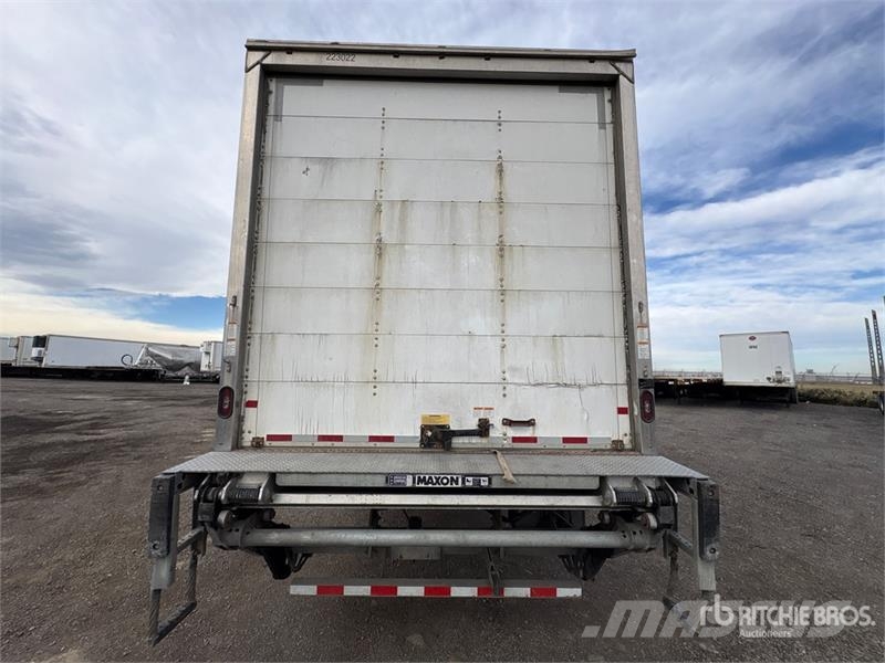 Freightliner M2106 4x2 Freight Van Truck Sanduk kamioni