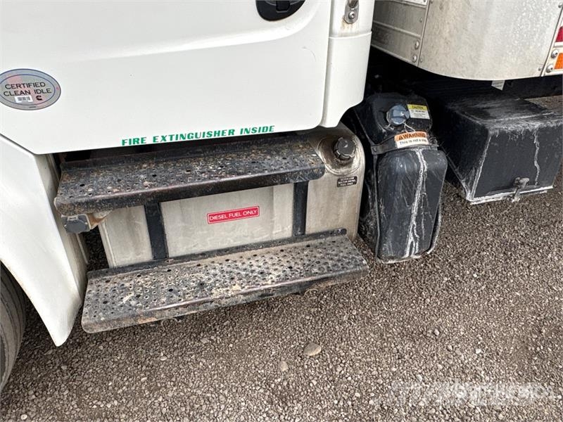 Freightliner M2106 4x2 Freight Van Truck Sanduk kamioni