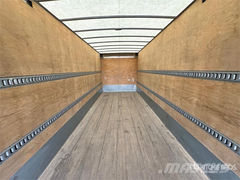 Freightliner M2106 4x2 Freight Van Truck Sanduk kamioni