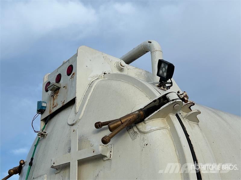 Freightliner on Freightliner 6x4 Vacuum Excavator Truck (Inope Camiones aspiradores/combi