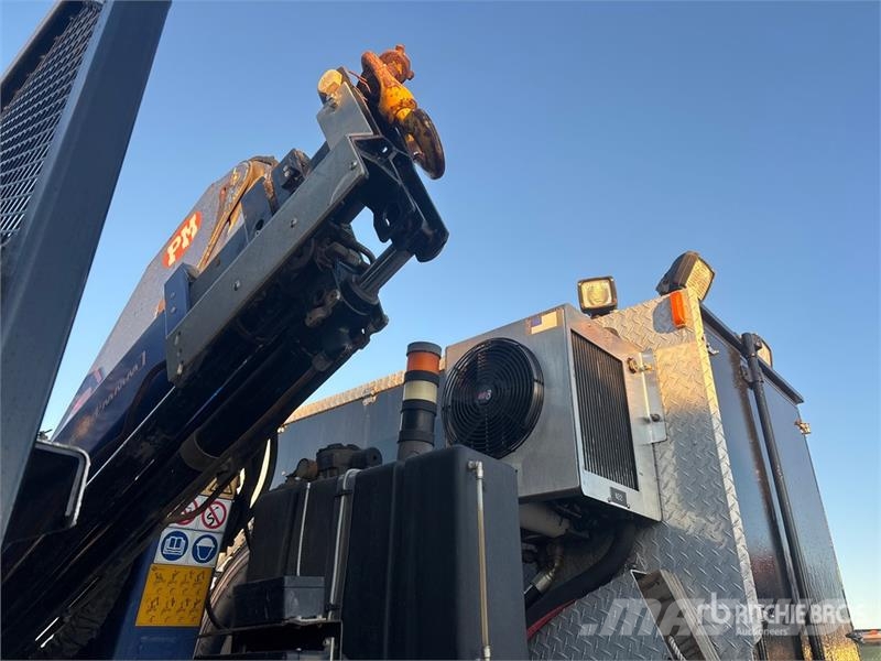 Freightliner PM 6280 lb Knuckle Boom on Freightliner M2106 4x2 Automobiliniai kranai