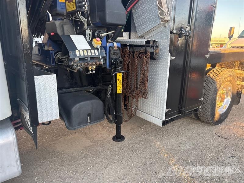Freightliner PM 6280 lb Knuckle Boom on Freightliner M2106 4x2 Automobiliniai kranai