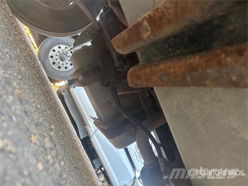 Freightliner PM 6280 lb Knuckle Boom on Freightliner M2106 4x2 Automobiliniai kranai