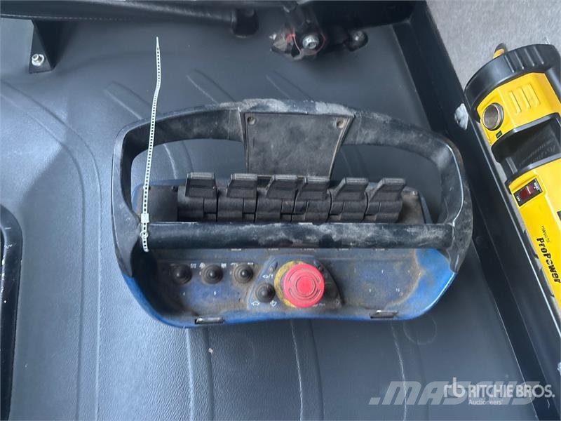 Freightliner PM 6280 lb Knuckle Boom on Freightliner M2106 4x2 Automobiliniai kranai