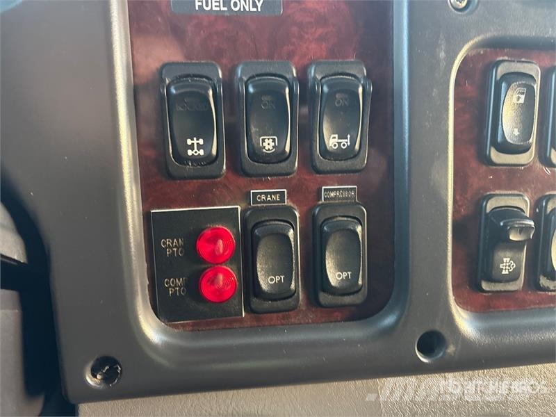 Freightliner PM 6280 lb Knuckle Boom on Freightliner M2106 4x2 Automobiliniai kranai