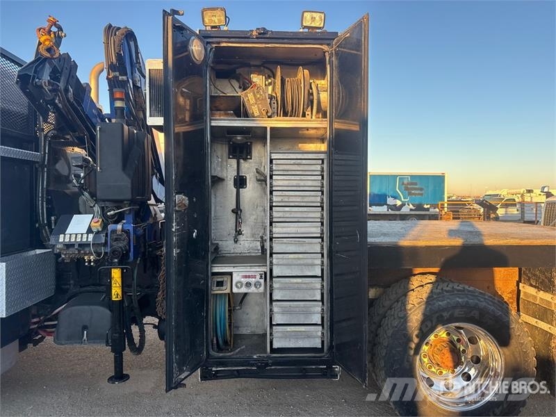 Freightliner PM 6280 lb Knuckle Boom on Freightliner M2106 4x2 Automobiliniai kranai