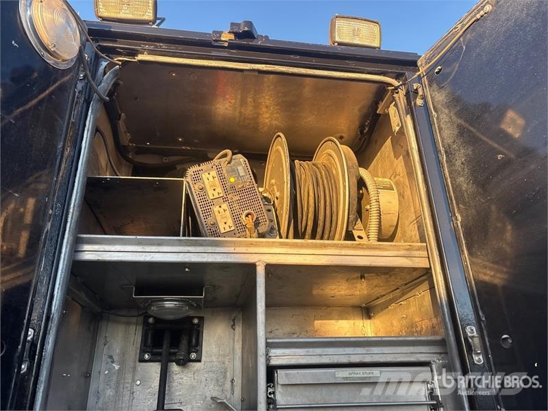 Freightliner PM 6280 lb Knuckle Boom on Freightliner M2106 4x2 Automobiliniai kranai