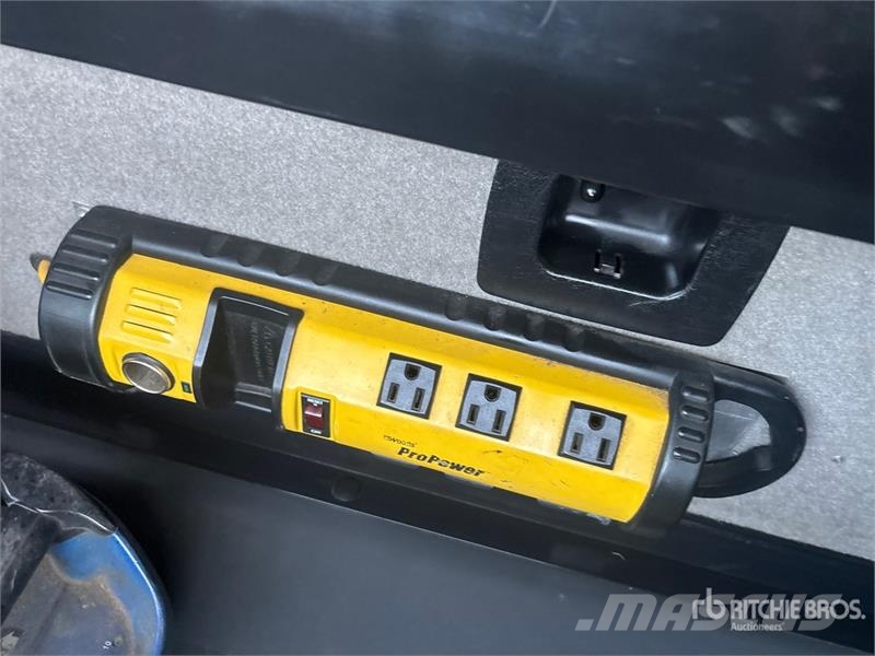 Freightliner PM 6280 lb Knuckle Boom on Freightliner M2106 4x2 Automobiliniai kranai