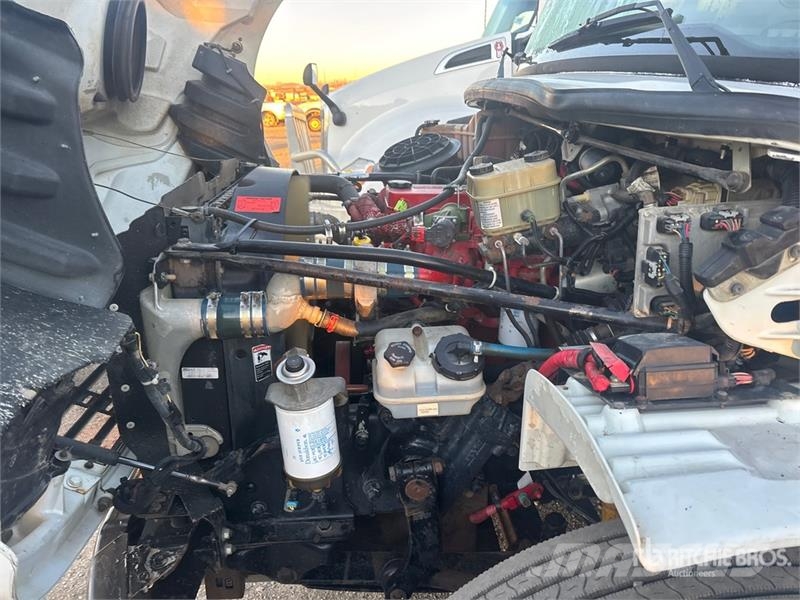 Freightliner PM 6280 lb Knuckle Boom on Freightliner M2106 4x2 Automobiliniai kranai