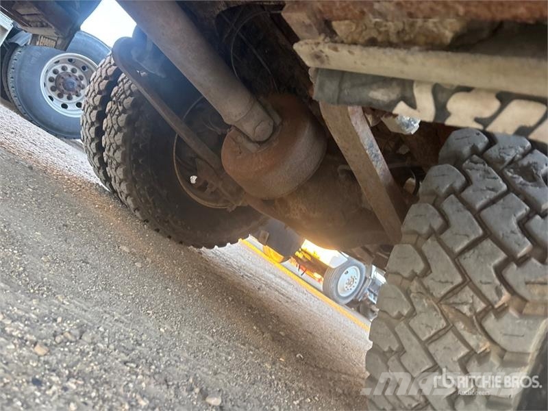 Freightliner PM 6280 lb Knuckle Boom on Freightliner M2106 4x2 Automobiliniai kranai