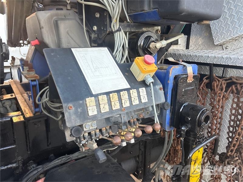 Freightliner PM 6280 lb Knuckle Boom on Freightliner M2106 4x2 Automobiliniai kranai