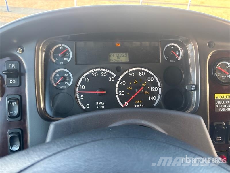 Freightliner PM 6280 lb Knuckle Boom on Freightliner M2106 4x2 Automobiliniai kranai