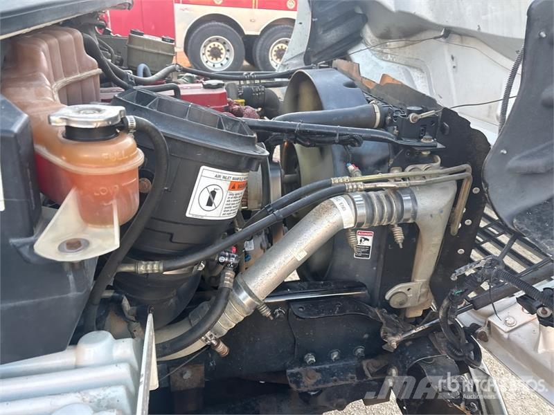 Freightliner PM 6280 lb Knuckle Boom on Freightliner M2106 4x2 Automobiliniai kranai