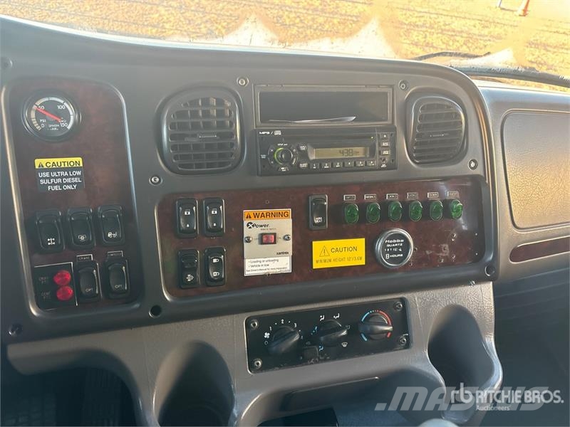 Freightliner PM 6280 lb Knuckle Boom on Freightliner M2106 4x2 Automobiliniai kranai