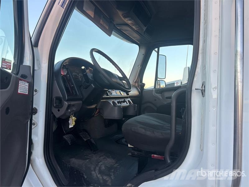 Freightliner PM 6280 lb Knuckle Boom on Freightliner M2106 4x2 Automobiliniai kranai