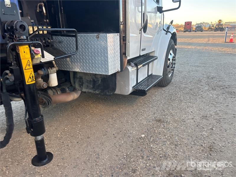 Freightliner PM 6280 lb Knuckle Boom on Freightliner M2106 4x2 Automobiliniai kranai