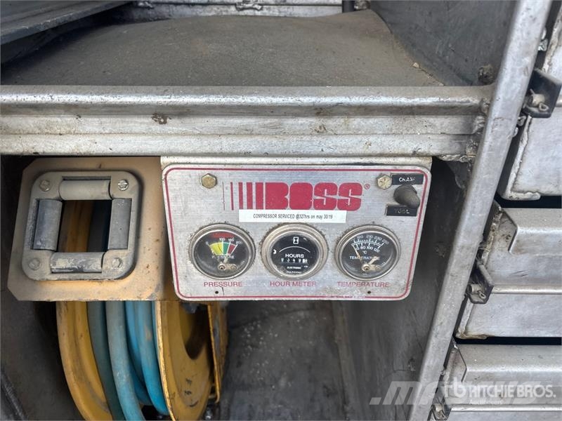 Freightliner PM 6280 lb Knuckle Boom on Freightliner M2106 4x2 Automobiliniai kranai