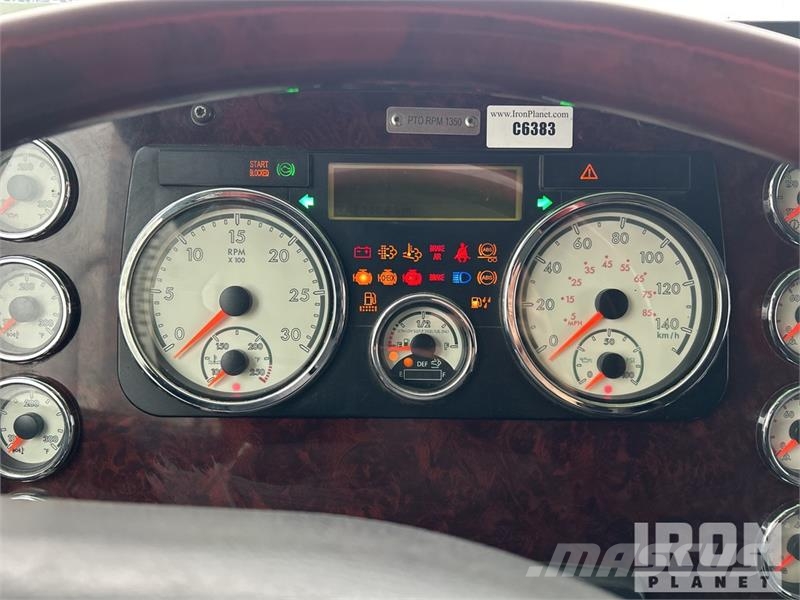 Freightliner Rebel on Freightliner Coronado 122SD 8x6 Sleeper コンバイン/バキュームトラック