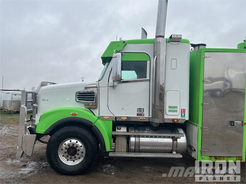 Freightliner Rebel on Freightliner Coronado 122SD 8x6 Sleeper コンバイン/バキュームトラック