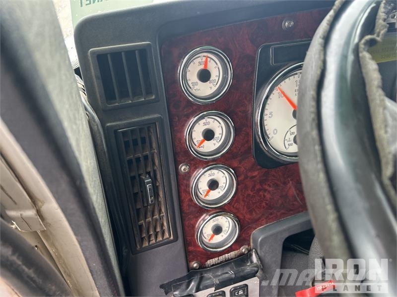 Freightliner Rebel on Freightliner Coronado 122SD 8x6 Sleeper コンバイン/バキュームトラック