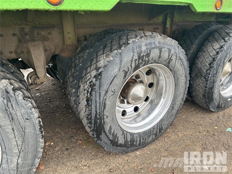 Freightliner Rebel on Freightliner Coronado 122SD 8x6 Sleeper コンバイン/バキュームトラック