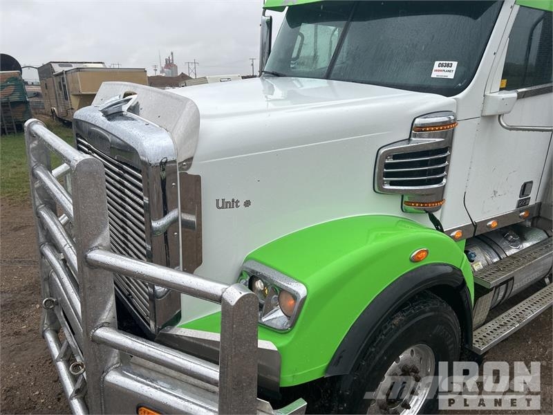 Freightliner Rebel on Freightliner Coronado 122SD 8x6 Sleeper コンバイン/バキュームトラック