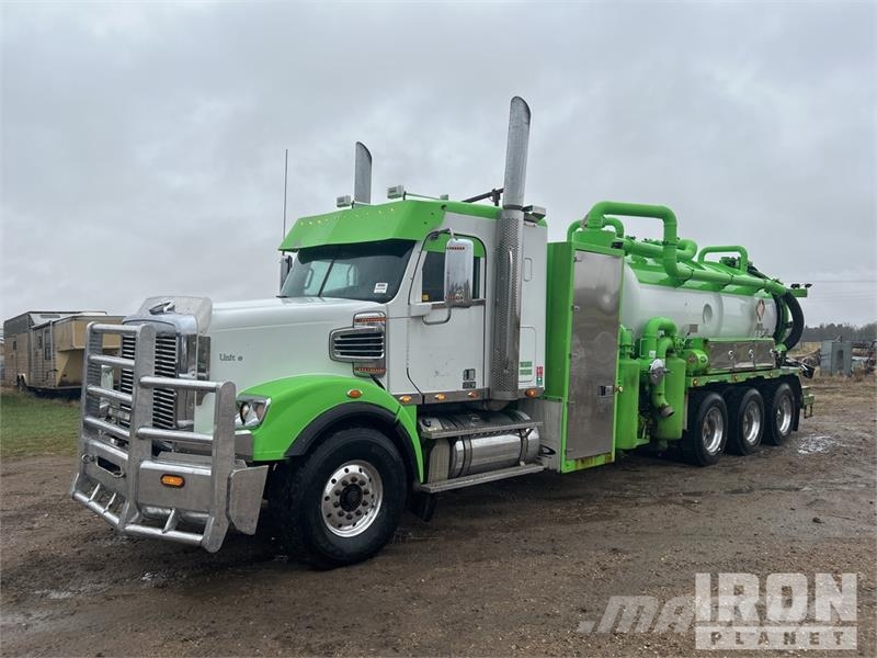Freightliner Rebel on Freightliner Coronado 122SD 8x6 Sleeper コンバイン/バキュームトラック