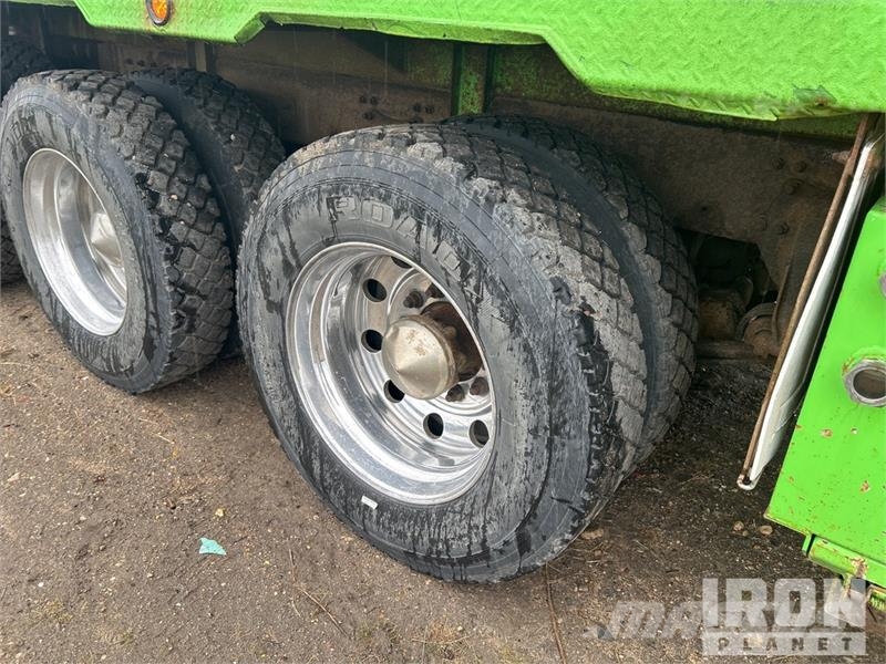 Freightliner Rebel on Freightliner Coronado 122SD 8x6 Sleeper コンバイン/バキュームトラック