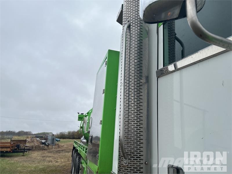 Freightliner Rebel on Freightliner Coronado 122SD 8x6 Sleeper コンバイン/バキュームトラック