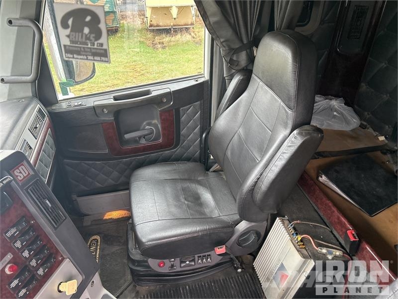 Freightliner Rebel on Freightliner Coronado 122SD 8x6 Sleeper コンバイン/バキュームトラック