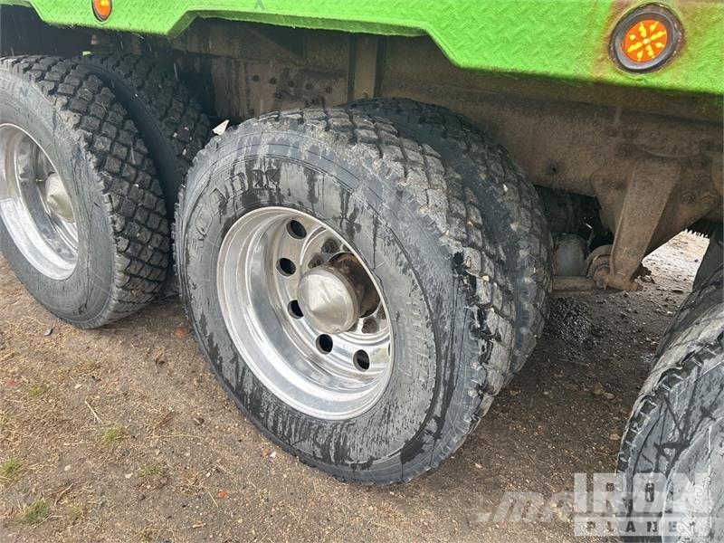 Freightliner Rebel on Freightliner Coronado 122SD 8x6 Sleeper コンバイン/バキュームトラック