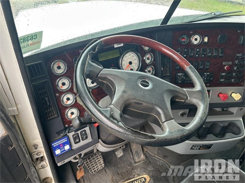 Freightliner Rebel on Freightliner Coronado 122SD 8x6 Sleeper コンバイン/バキュームトラック