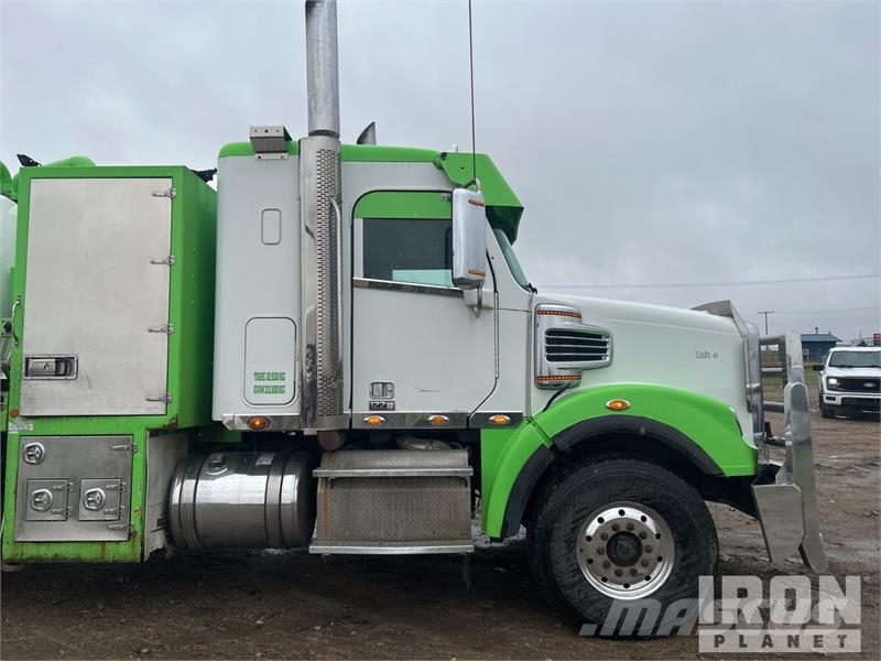 Freightliner Rebel on Freightliner Coronado 122SD 8x6 Sleeper コンバイン/バキュームトラック