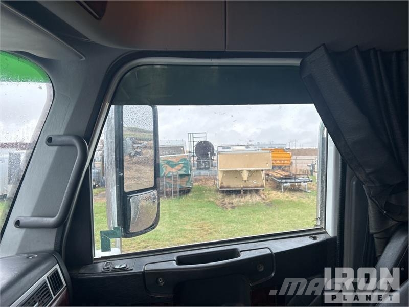 Freightliner Rebel on Freightliner Coronado 122SD 8x6 Sleeper コンバイン/バキュームトラック