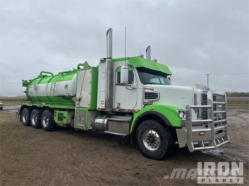 Freightliner Rebel on Freightliner Coronado 122SD 8x6 Sleeper コンバイン/バキュームトラック